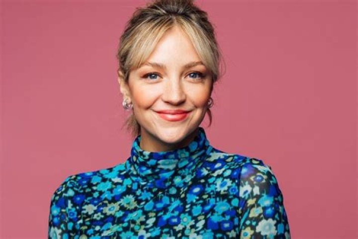 Abby Elliott Net Worth | Celebrity Net Worth
