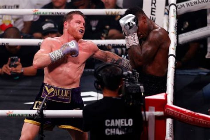 Here's How Much Amir Khan And Saul "Canelo" Alvarez Will Make Tonight Fighting Each Other