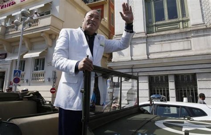 Benevolent Chinese Billionaire Takes 6,400 Of His Employees On A Luxury French Vacation