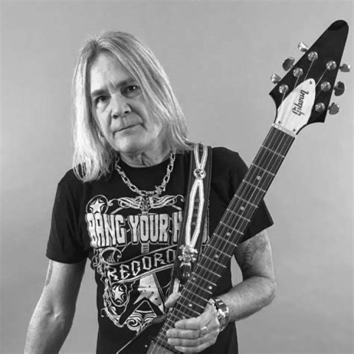 Carlos Cavazo Net Worth | Celebrity Net Worth