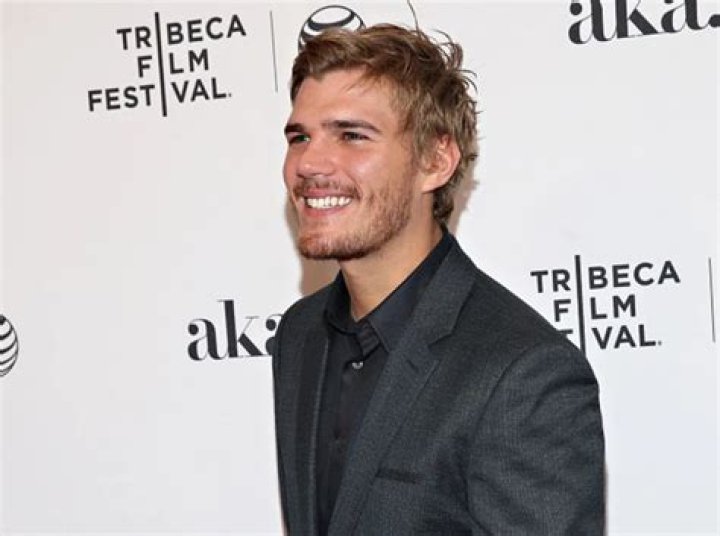 Chris Zylka Net Worth | Celebrity Net Worth
