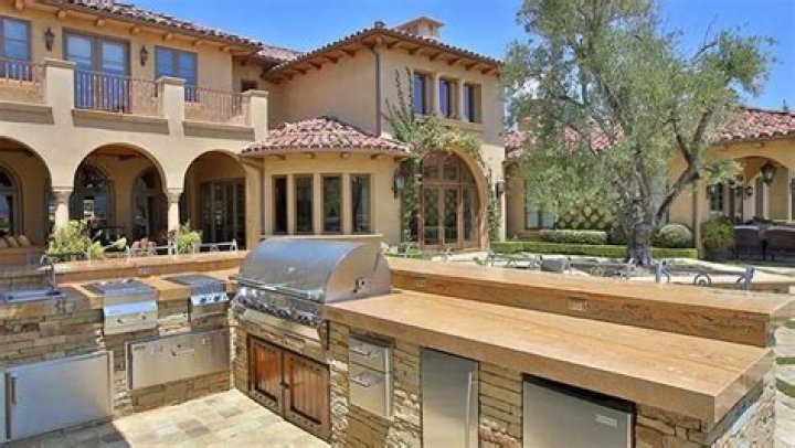 Clippers Star Chris Paul Pays $8.995 Million For Insane House Next Door To Khloe Kardashian