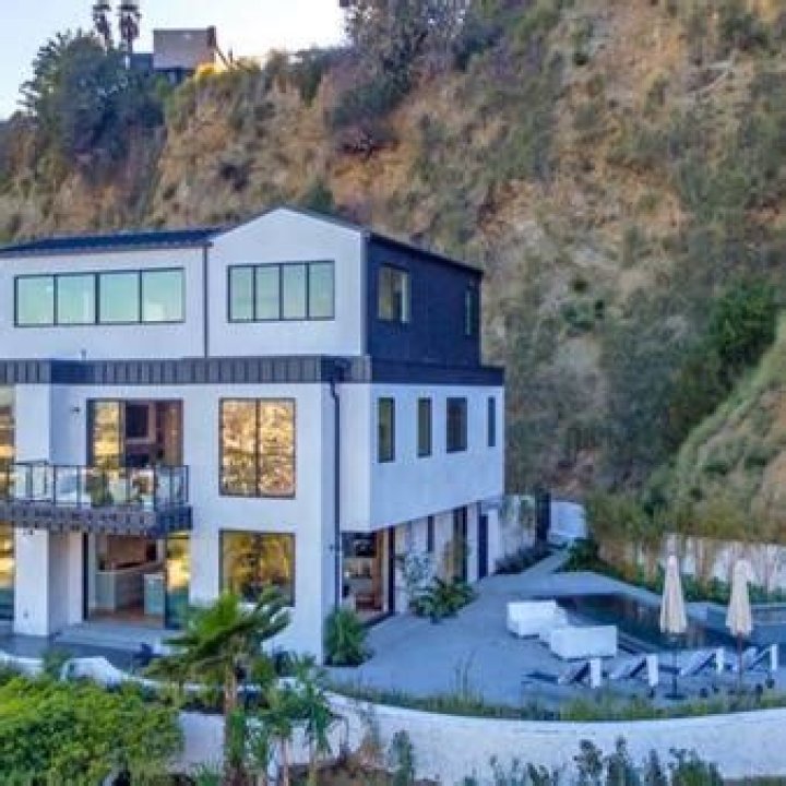 Demi Lovato Is Having Trouble Selling Her $8.3 Million Home