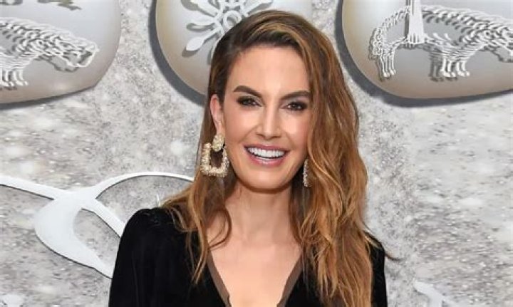 Elizabeth Chambers Net Worth | Celebrity Net Worth