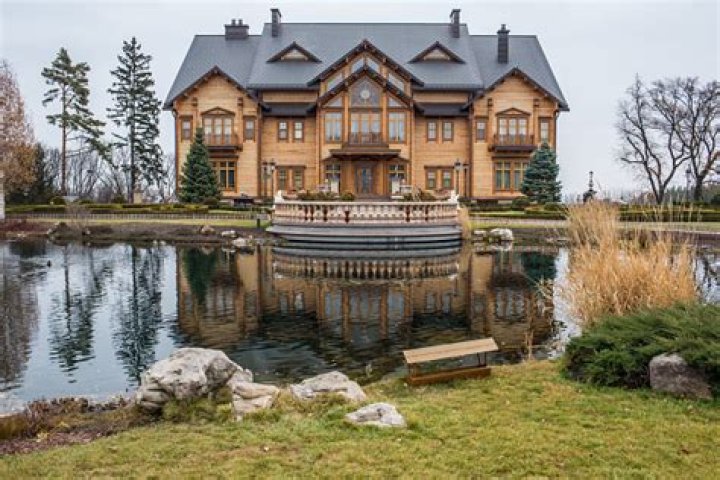 Finally Revealed! Photos From Inside Ukrainian President's Top Secret $100 Million Palatial Estate