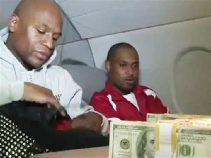 Floyd Mayweather Keeps $123 Million Cash In His Checking Account