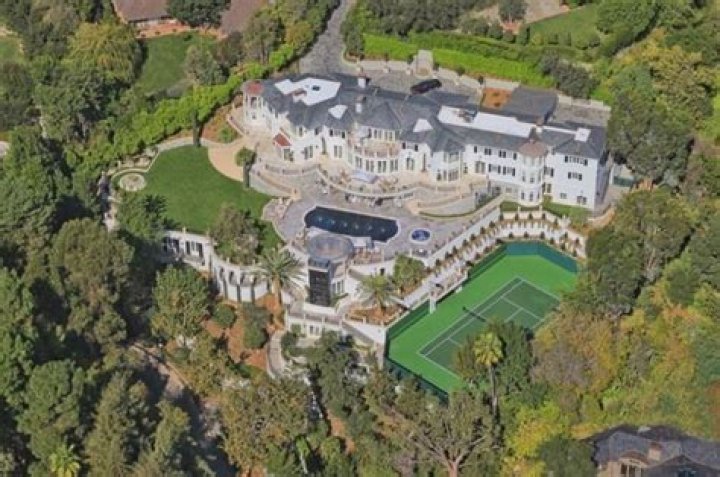Former Beverly Hills Home Of Kenny Rogers Sells For $46.4 Million - And That's Actually A Bargain!!!