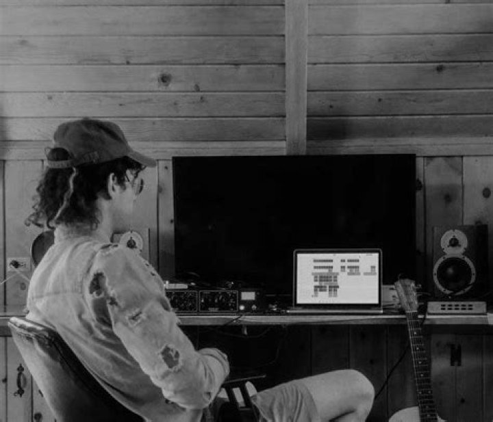 Héctor Delgado Net Worth | Celebrity Net Worth