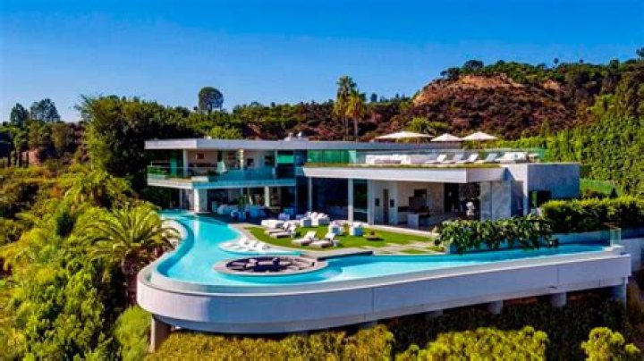 LeBron James Just Paid $40 Million For A Beverly Hills Mansion