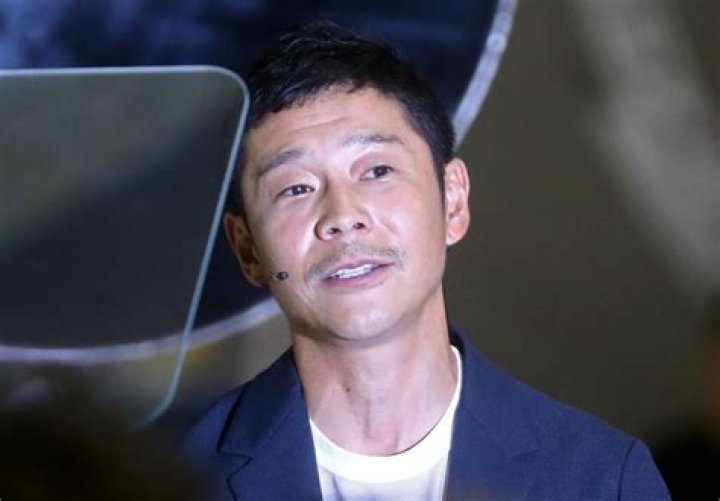 Japanese Billionaire Looking For Single Woman To Go To The Moon With Him On SpaceX Rocket