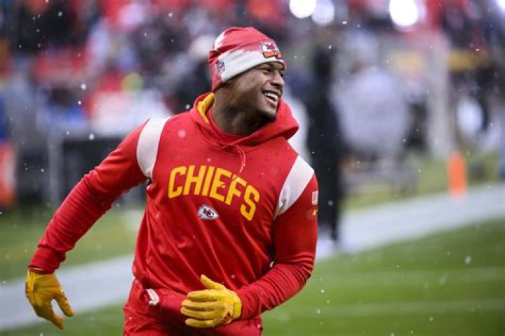 JuJu Smith-Schuster Bought Christmas Gifts For Hundreds Of Children