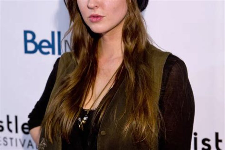 Katharine Isabelle Net Worth | Celebrity Net Worth