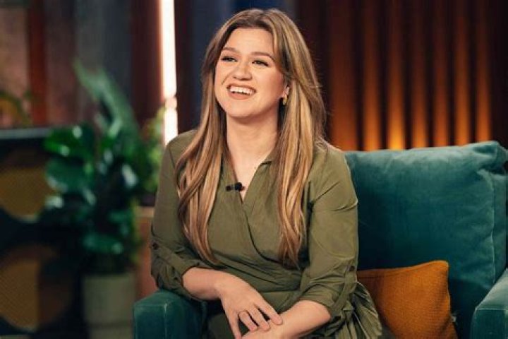 Kelly Clarkson Net Worth | Celebrity Net Worth