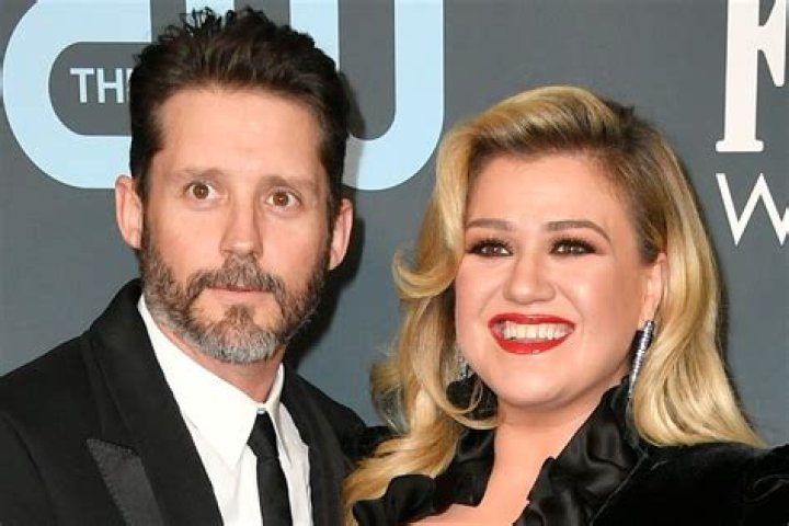 Kelly Clarkson's Ex-Husband Wants $436K PER MONTH In Support