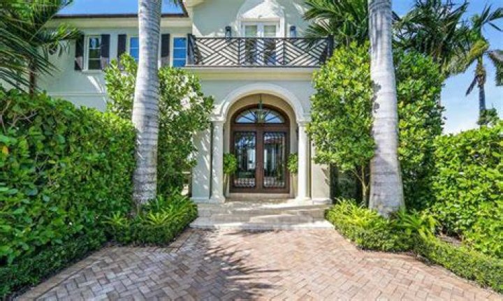 Howard Stern's Palm Beach Mansion Is Worth At Least $300 Million After Neighbor's Record Sale