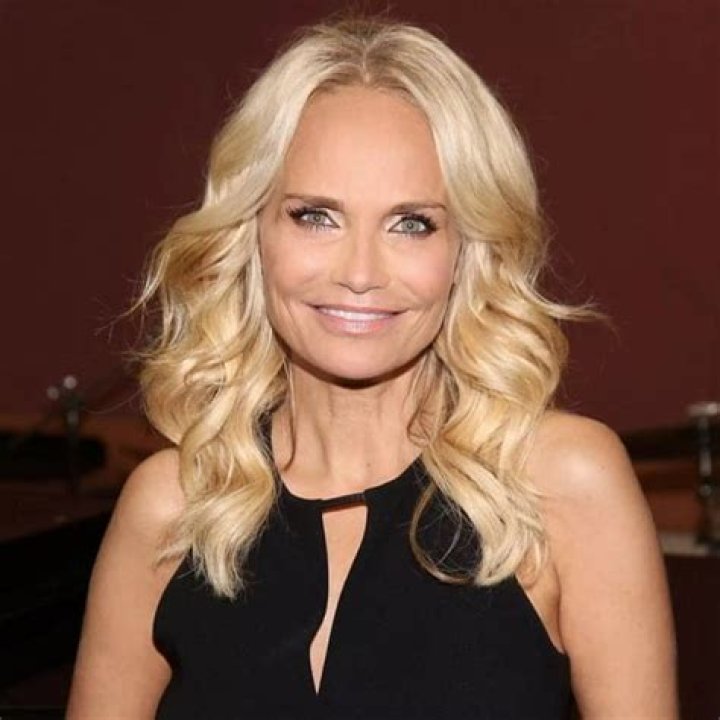 Kristin Chenoweth Net Worth | Celebrity Net Worth