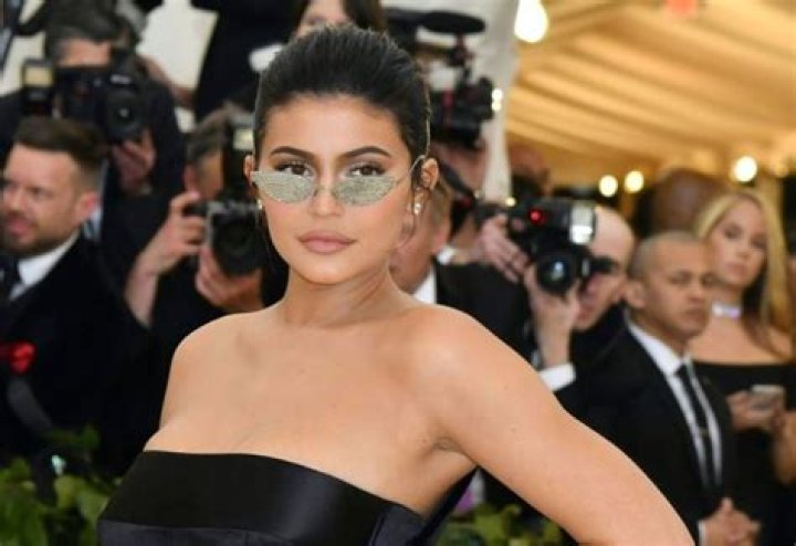 Kylie Jenner Is A Billionaire After Selling 51% Of Cosmetics Company For $600 Million IN CASH