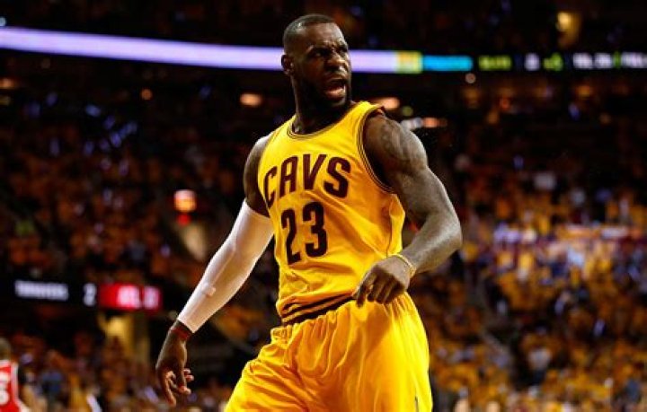 LeBron James Doesn't Want Endorsement Deals From Public Companies... And It's A BRILLIANT Business Move