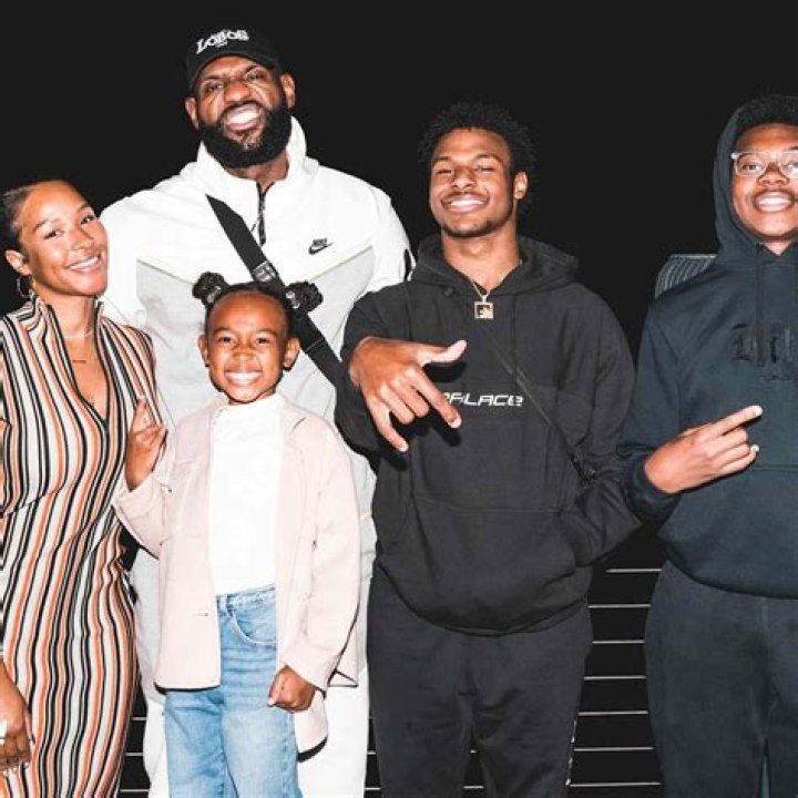 LeBron James Personally Delivers $1.3 Million In Cash To A Family