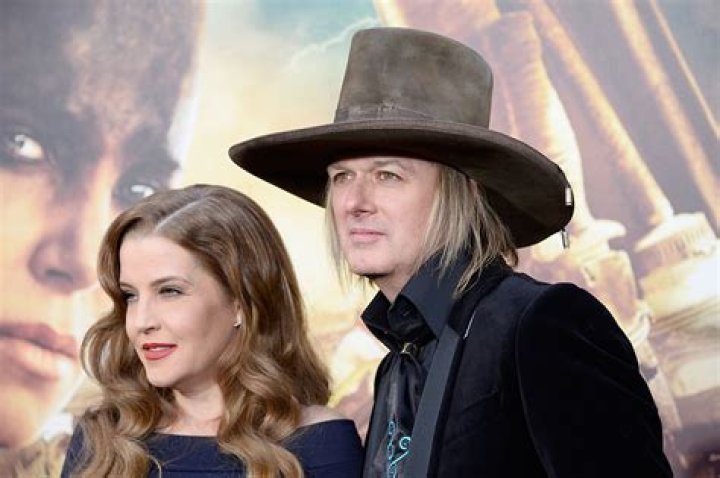 Lisa Marie Presley Splits With Husband And Guitarist Michael Lockwood