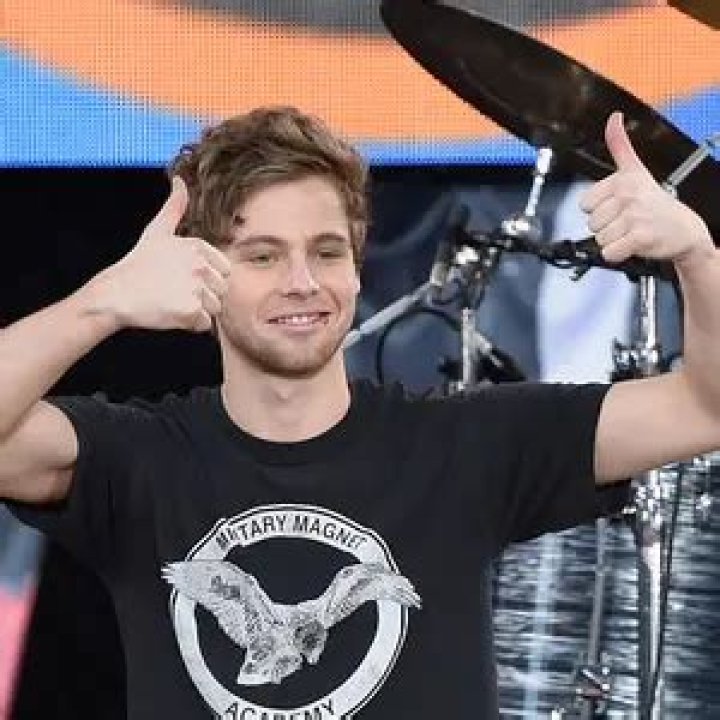 Luke Hemmings Net Worth | Celebrity Net Worth