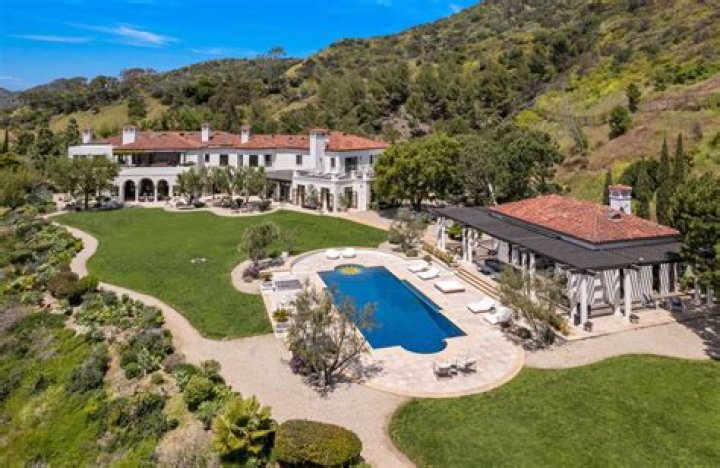 Mansion That Once Belonged To Brad Pitt And Jennifer Aniston Is Back On The Market For $44.5 Million