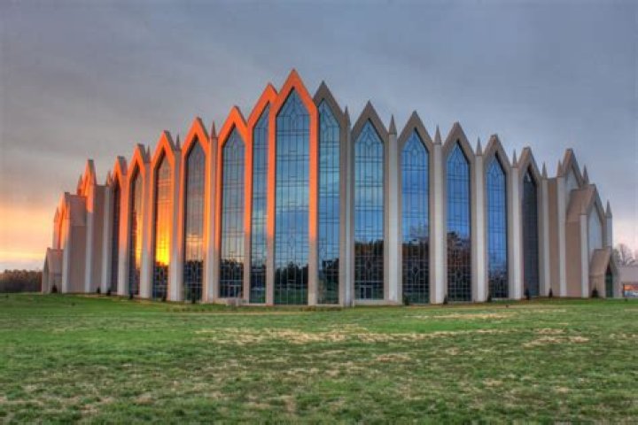 Pastor Of Megachurch Pulling In $500K PER WEEK Won't Reveal His Personal Salary