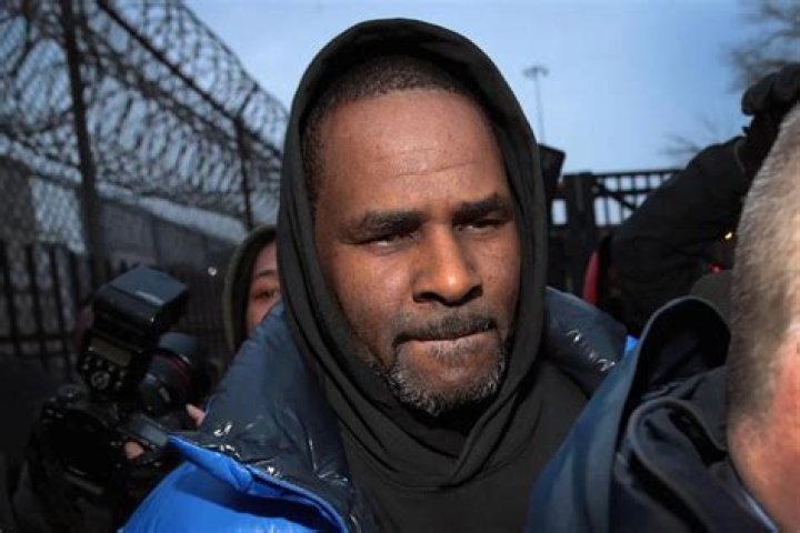 R. Kelly Also Owes Almost $200,000 In Child Support, Could Face More Jail Time If He Doesn't Pay