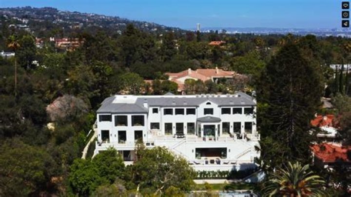 Rick And Kathy Hilton Sell Bel Air Mansion To Chinese Billionaire Song Qinghou For $25 Million