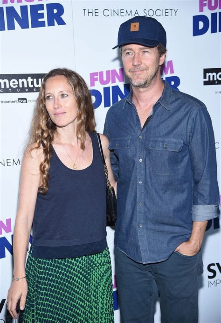 Shauna Robertson Net Worth | Celebrity Net Worth