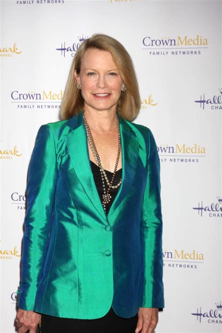 Shelley Hack Net Worth | Celebrity Net Worth