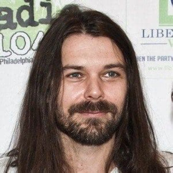 Simon Neil Net Worth | Celebrity Net Worth