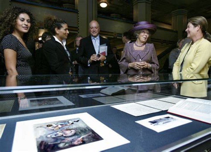 Stephanie Jacobsen Net Worth | Celebrity Net Worth