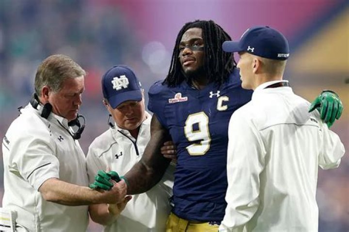 Thanks To His Bowl Game Injury, Former Notre Dame Linebacker Jaylon Smith Lost About $16 Million This Past Season