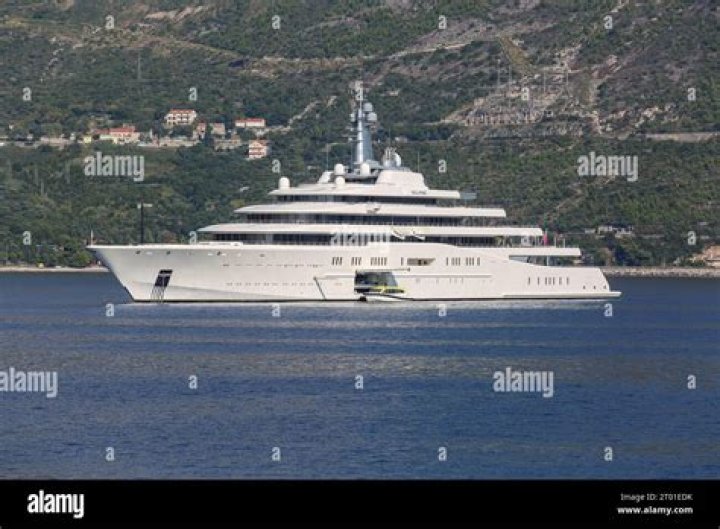 The Extravagant Ways Billionaire Oligarch Roman Abramovich Spends His Money