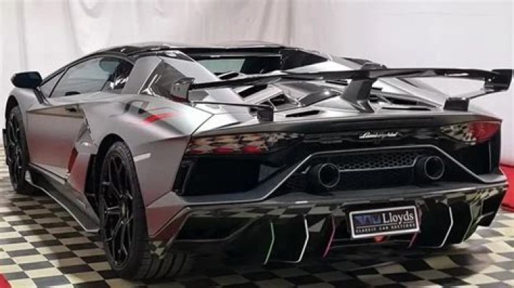 The Half A Million Dollar Super-Fast Lamborghini Aventador Superveloce