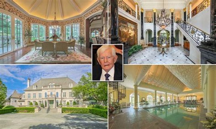 The House That Pilgrim's Pride Chicken Built Called "Cluckingham Palace" Is Up For Auction