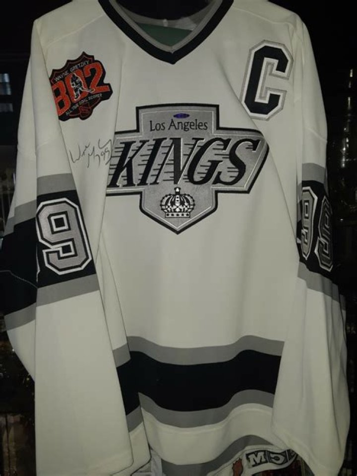 Wayne Gretzky Scores $5.85 Million For Posh Cali Mansion