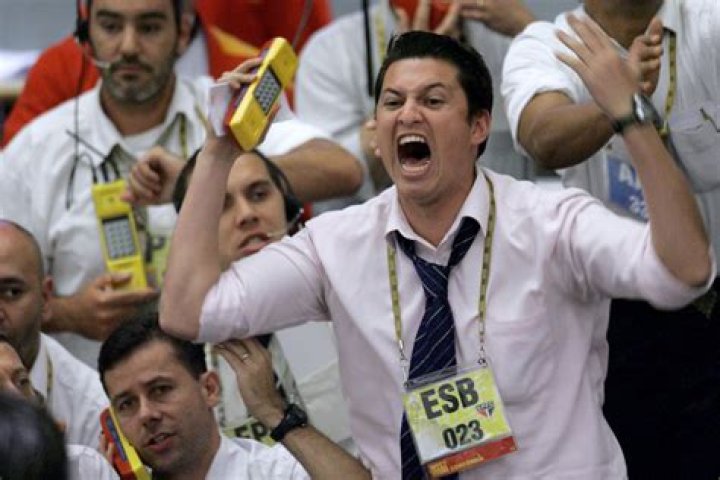 Wealthy Russians Are Desperately Trying To Convert Ungodly Amounts Of Crypto Into Other Currencies... But It's Not Working