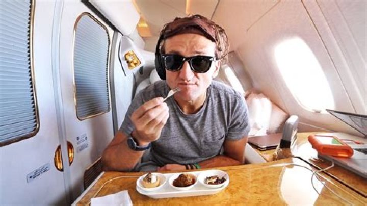 YouTuber Casey Neistat Takes Viewers On Tour Of $21,000 First Class Flight From Dubai To New York